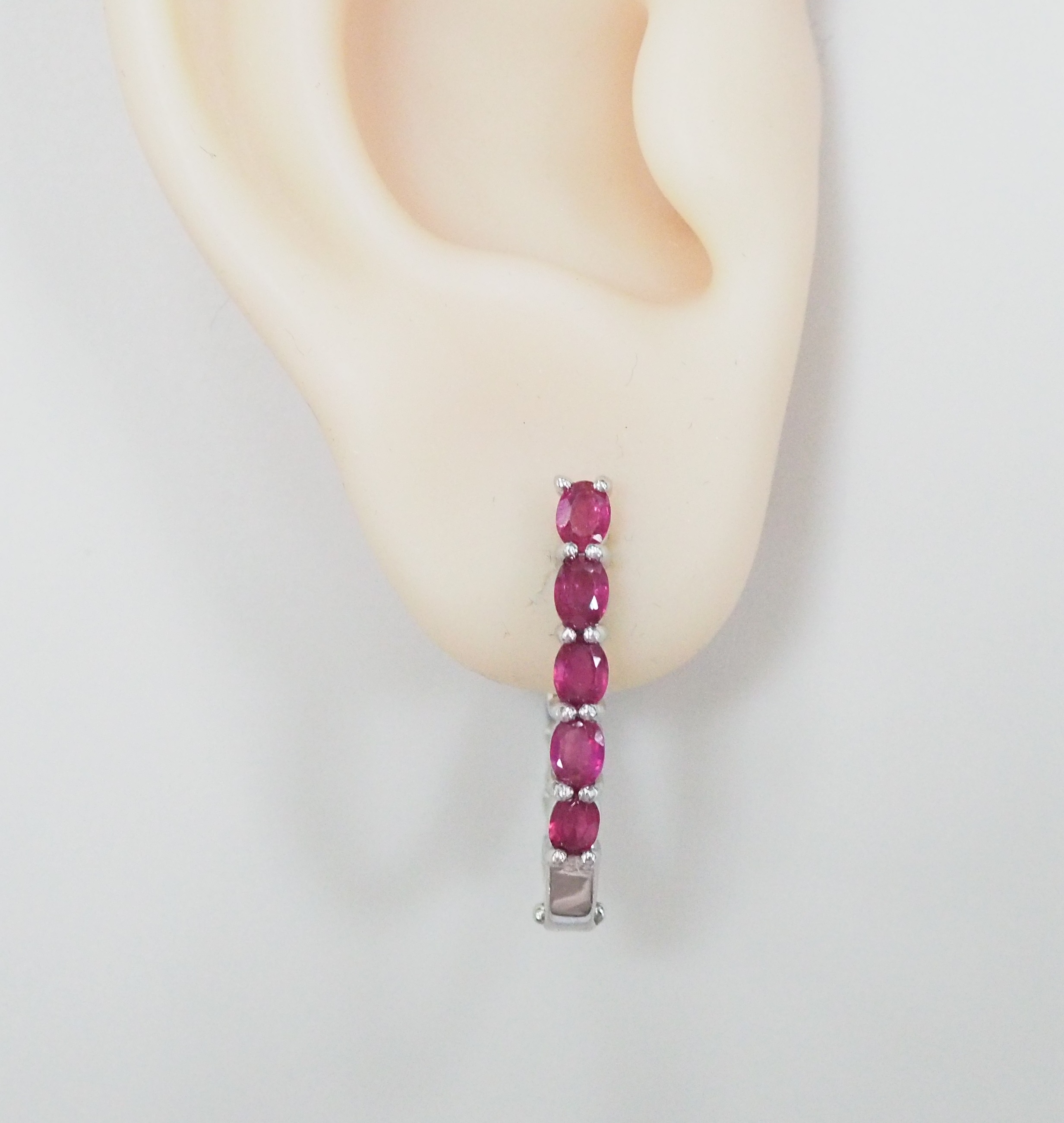 Серебряные серьги 925 пробы; вставки 10 Рубин F/2 2,6ct; 10 Сапфир U/2 2,57ct;